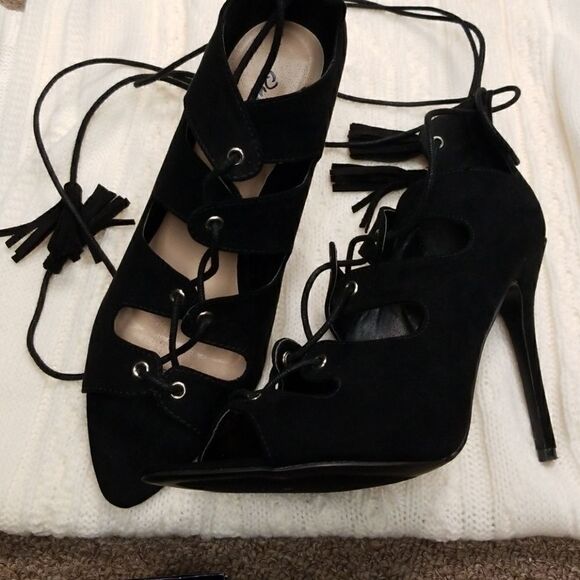 Quipid Sexy  Lace Up Pumps Size 8 - Picture 1 of 5